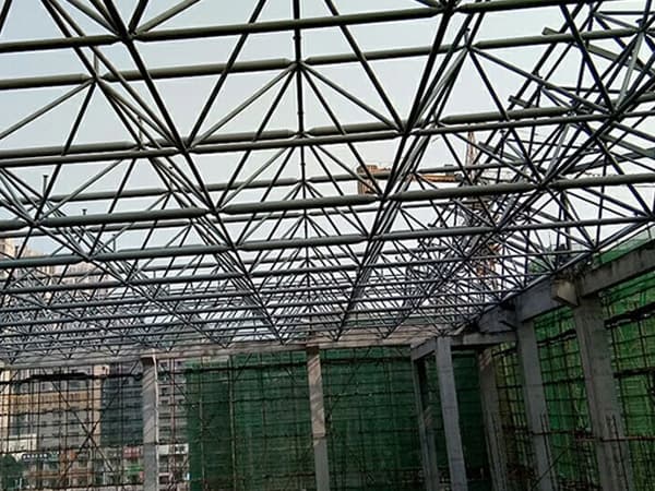 沈阳螺栓球网架工程报价